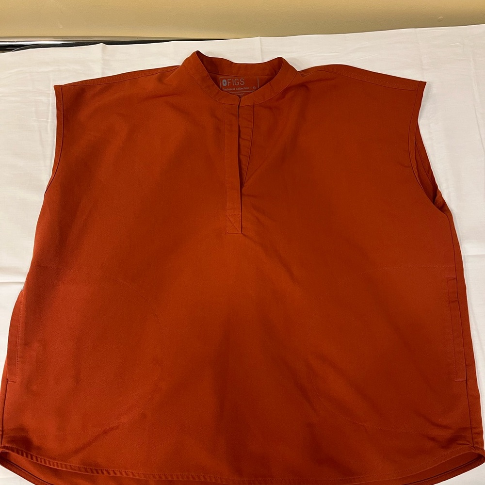 Figs women’s burnt orange scrub Top XL